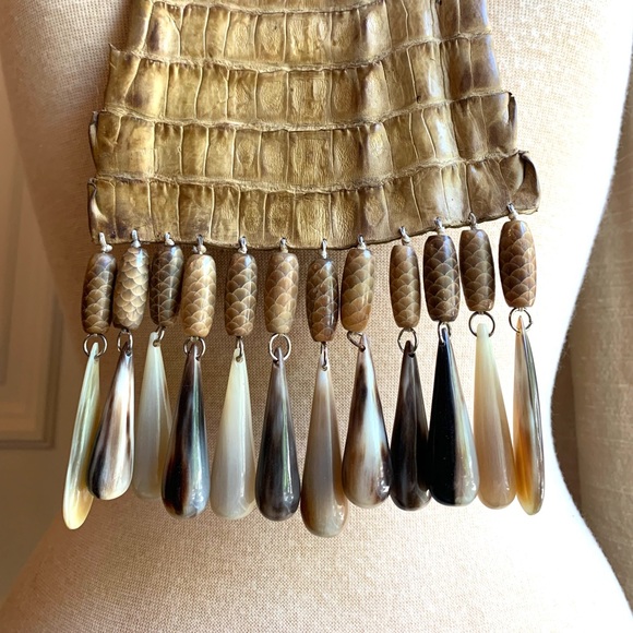 Sweet Olive Tan Crocodile & Shagreen Necklace with Horn Detail & Diamond Clasp - Picture 4 of 5